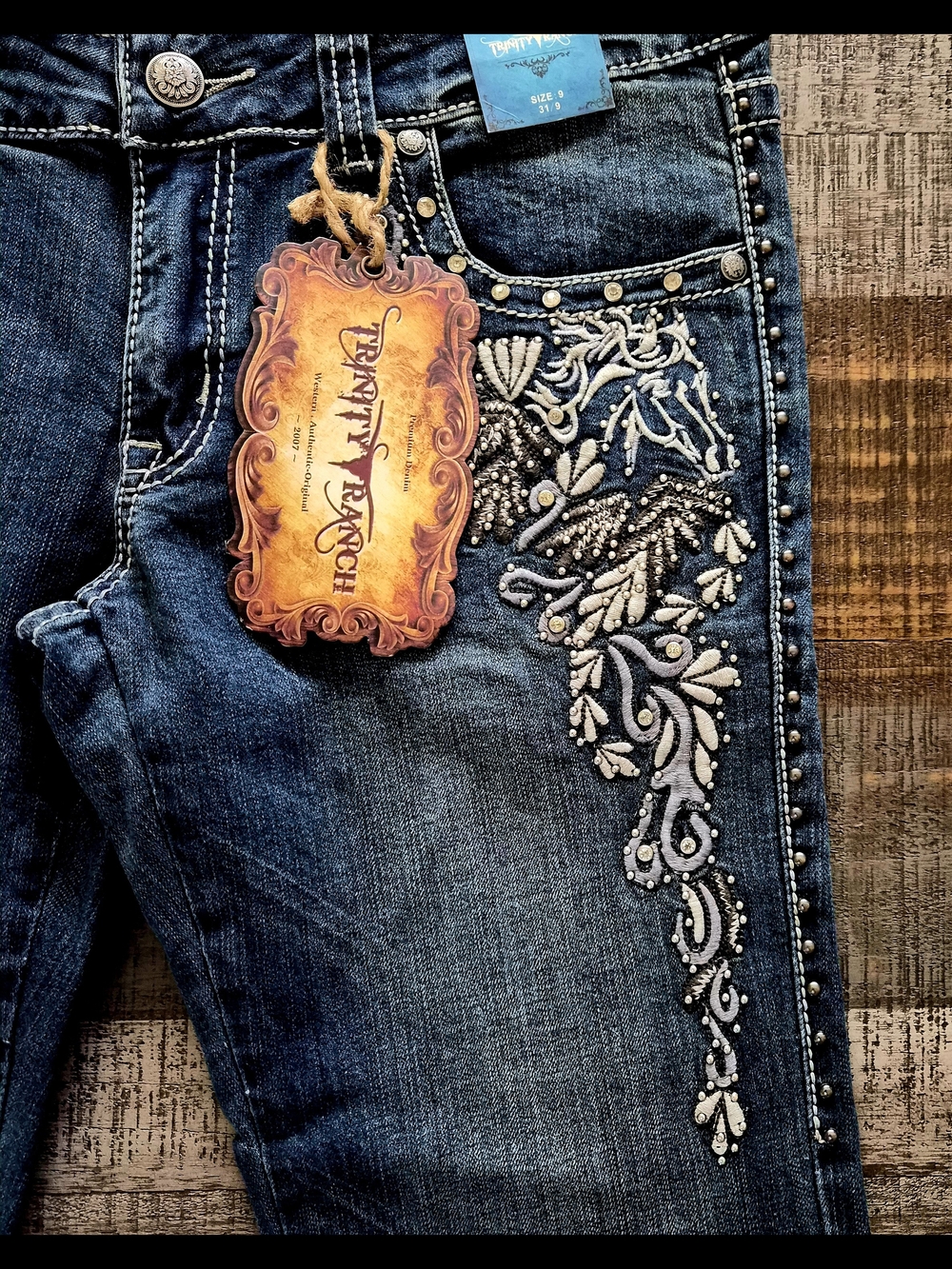 ~SUPER CUTE~ Trinity Ranch Studded, Bootcut Ladies Jeans Sz 9 (31" x 35") BNWT - Picture 3 of 5